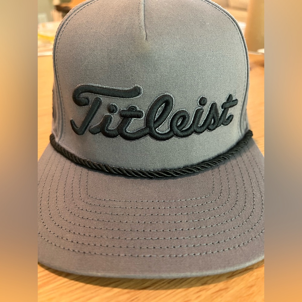 ⛳️ Titleist Golf Tour Cap - Grey and Black (NEW)